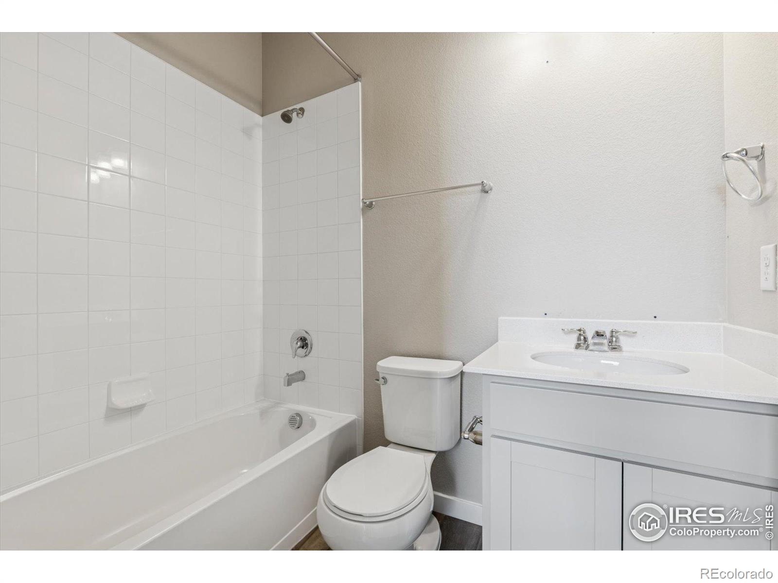 MLS Image #3 for 944  harvard street,johnstown, Colorado