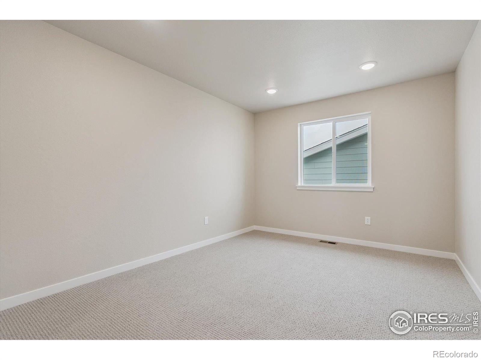 MLS Image #31 for 944  harvard street,johnstown, Colorado