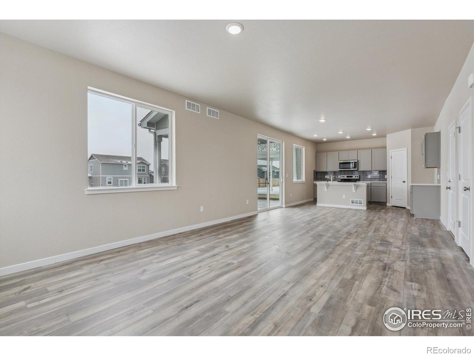 MLS Image #5 for 944  harvard street,johnstown, Colorado