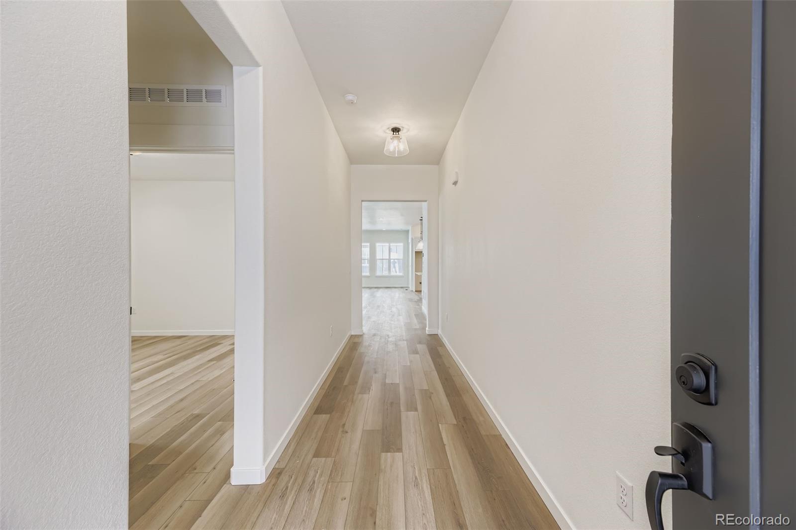 MLS Image #3 for 8902 s riviera way,aurora, Colorado