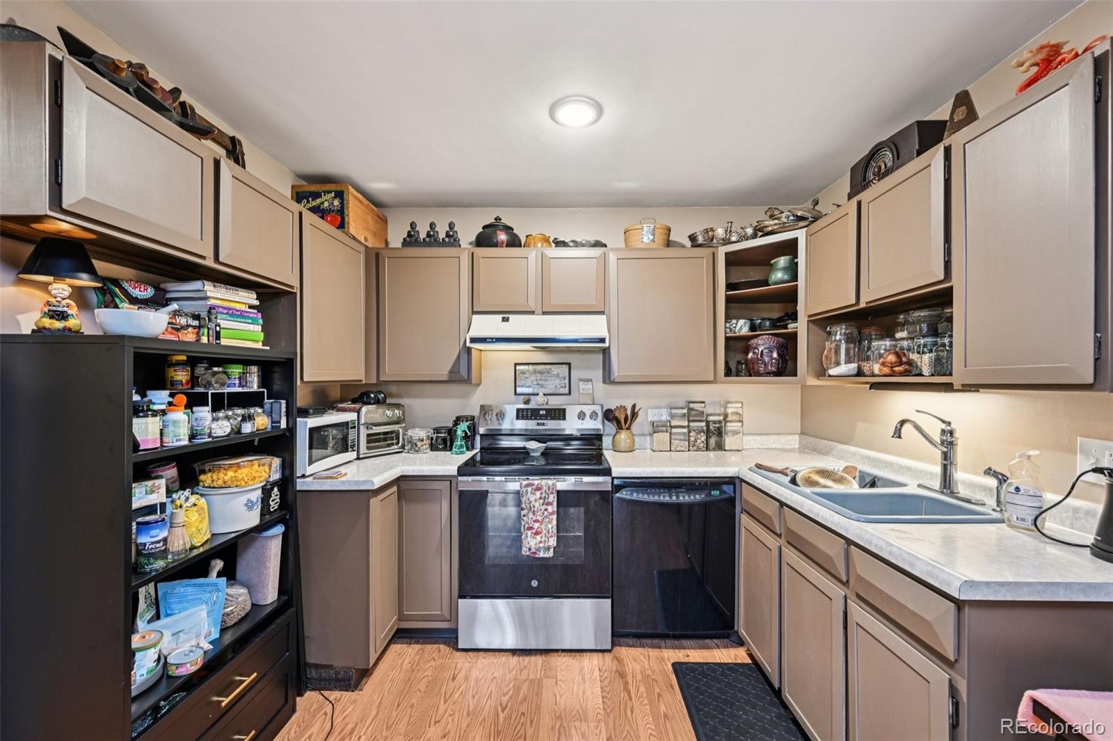 MLS Image #8 for 650 s alton way,denver, Colorado