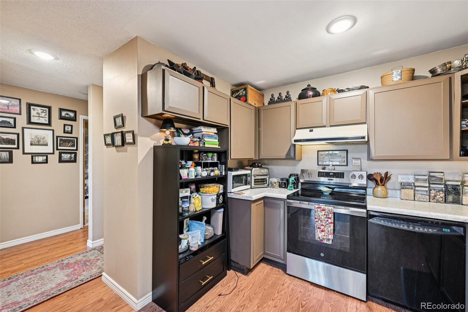 MLS Image #9 for 650 s alton way,denver, Colorado
