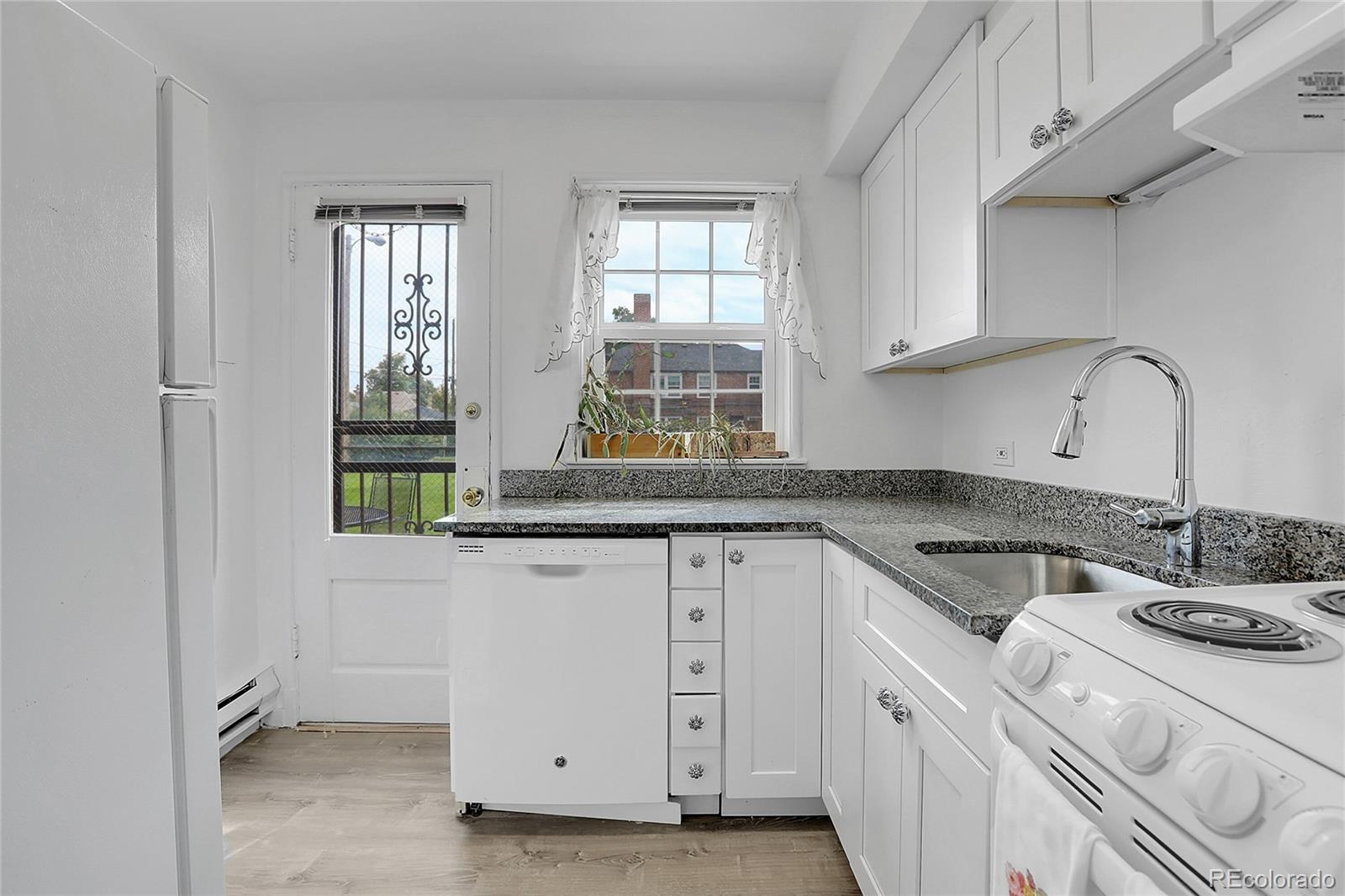 MLS Image #5 for 6004 e 29th avenue,denver, Colorado