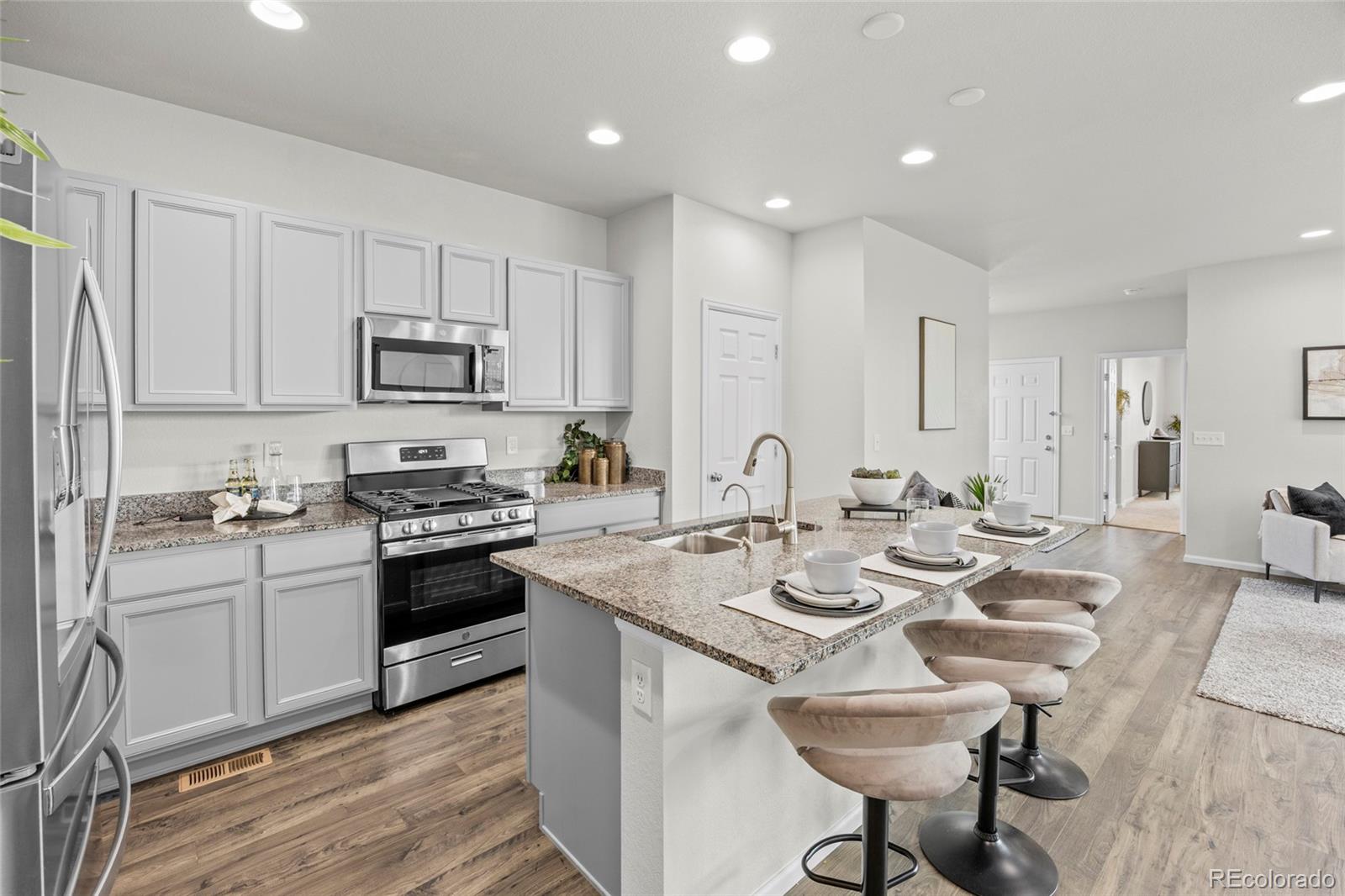 MLS Image #11 for 6643 n danube way,denver, Colorado