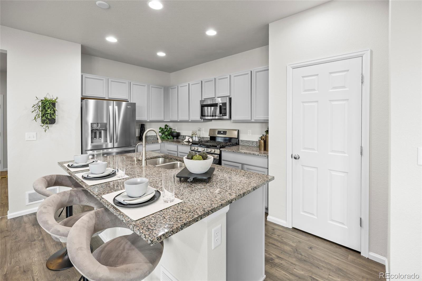 MLS Image #12 for 6643 n danube way,denver, Colorado