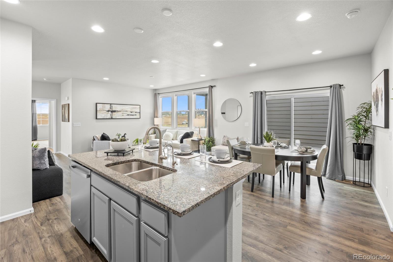 MLS Image #15 for 6643 n danube way,denver, Colorado