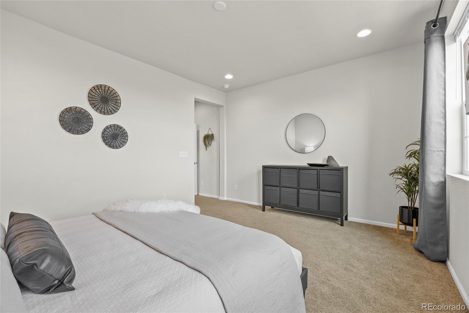 MLS Image #22 for 6643 n danube way,denver, Colorado