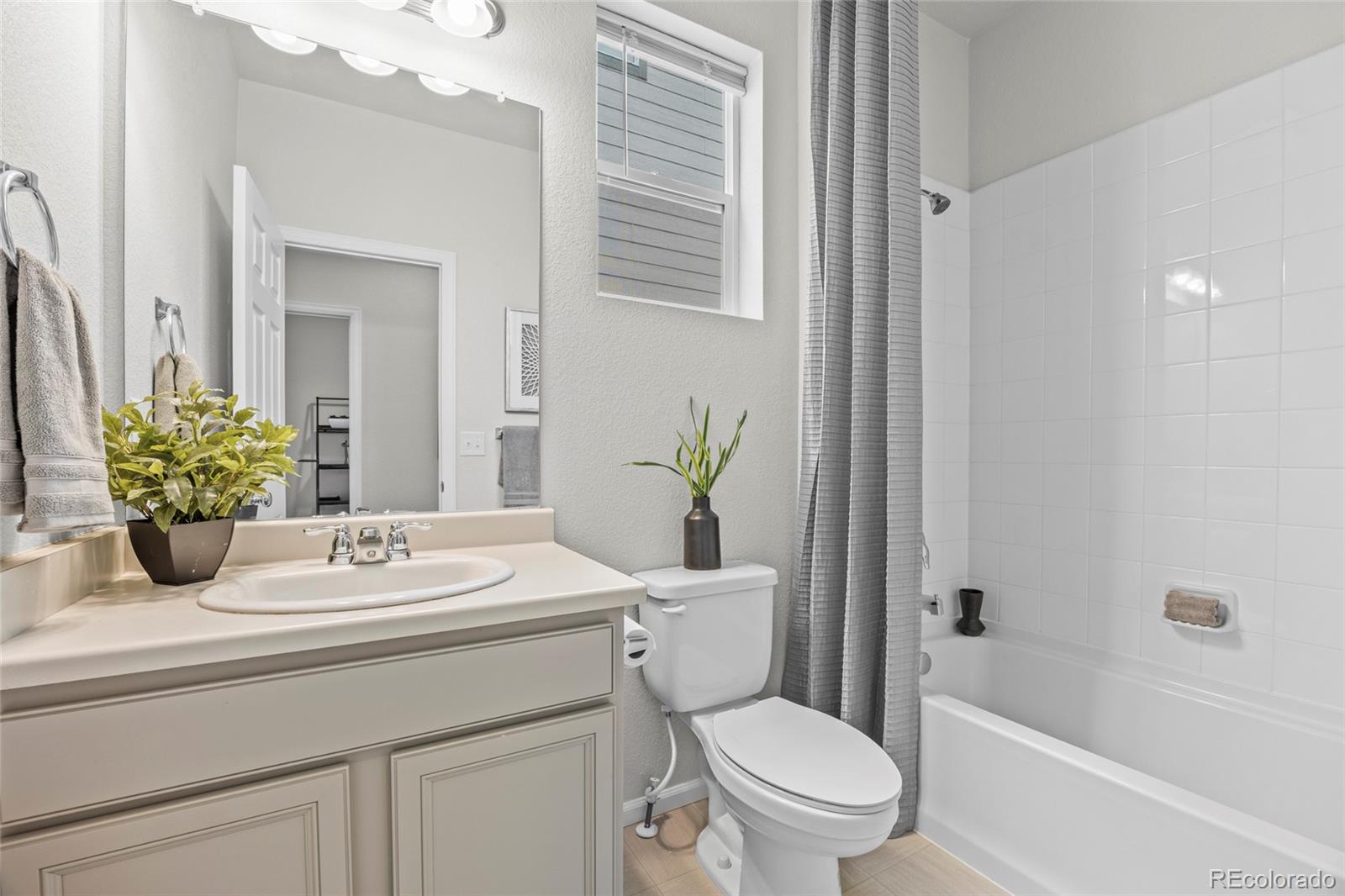 MLS Image #28 for 6643 n danube way,denver, Colorado