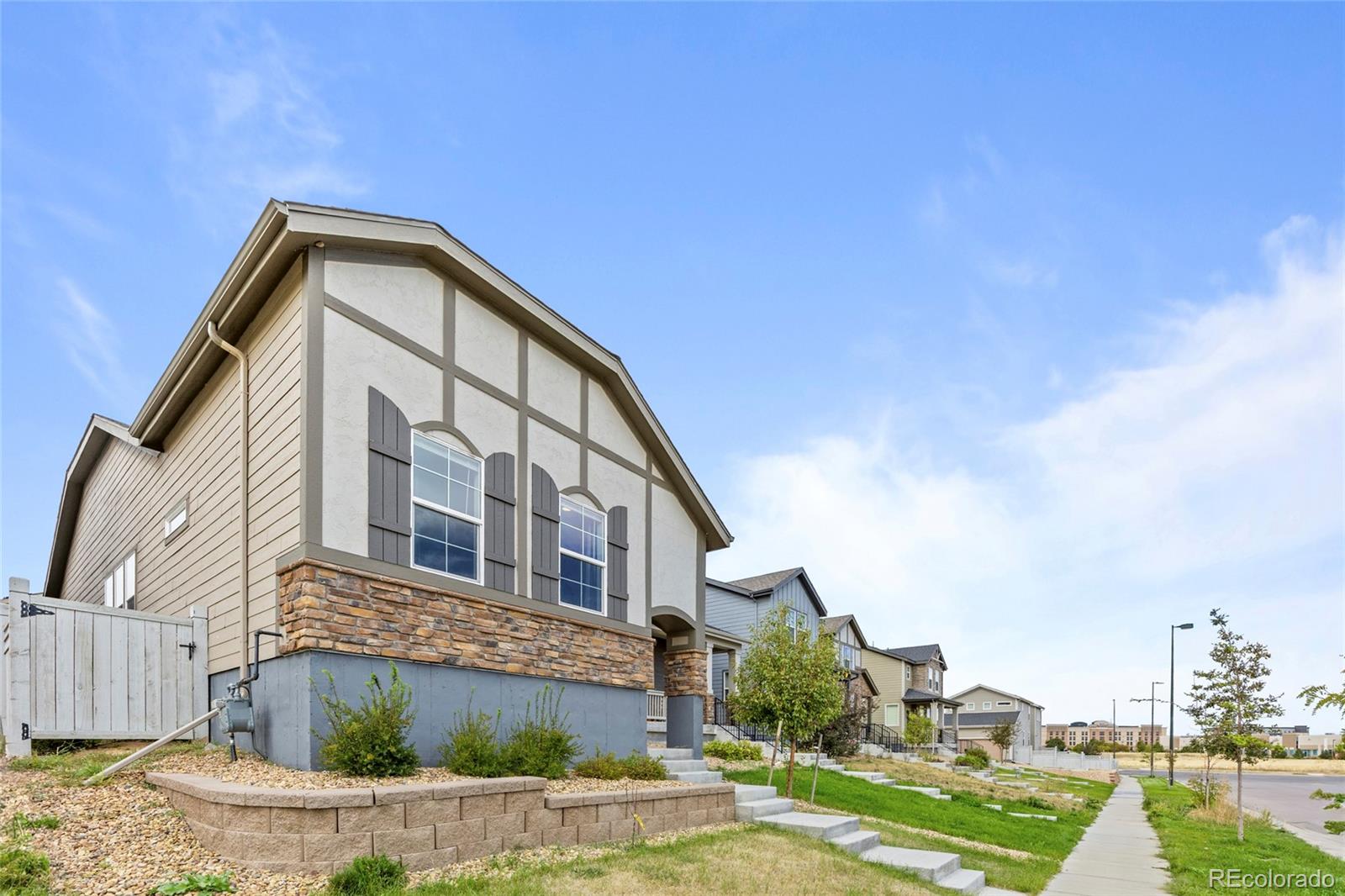 MLS Image #3 for 6643 n danube way,denver, Colorado