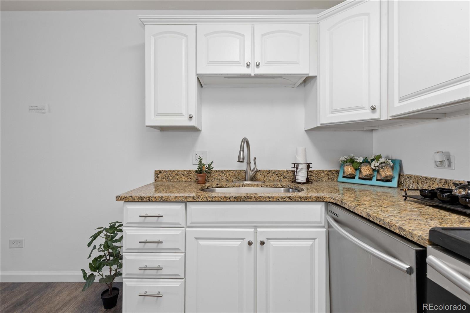 MLS Image #6 for 755 s alton way,denver, Colorado