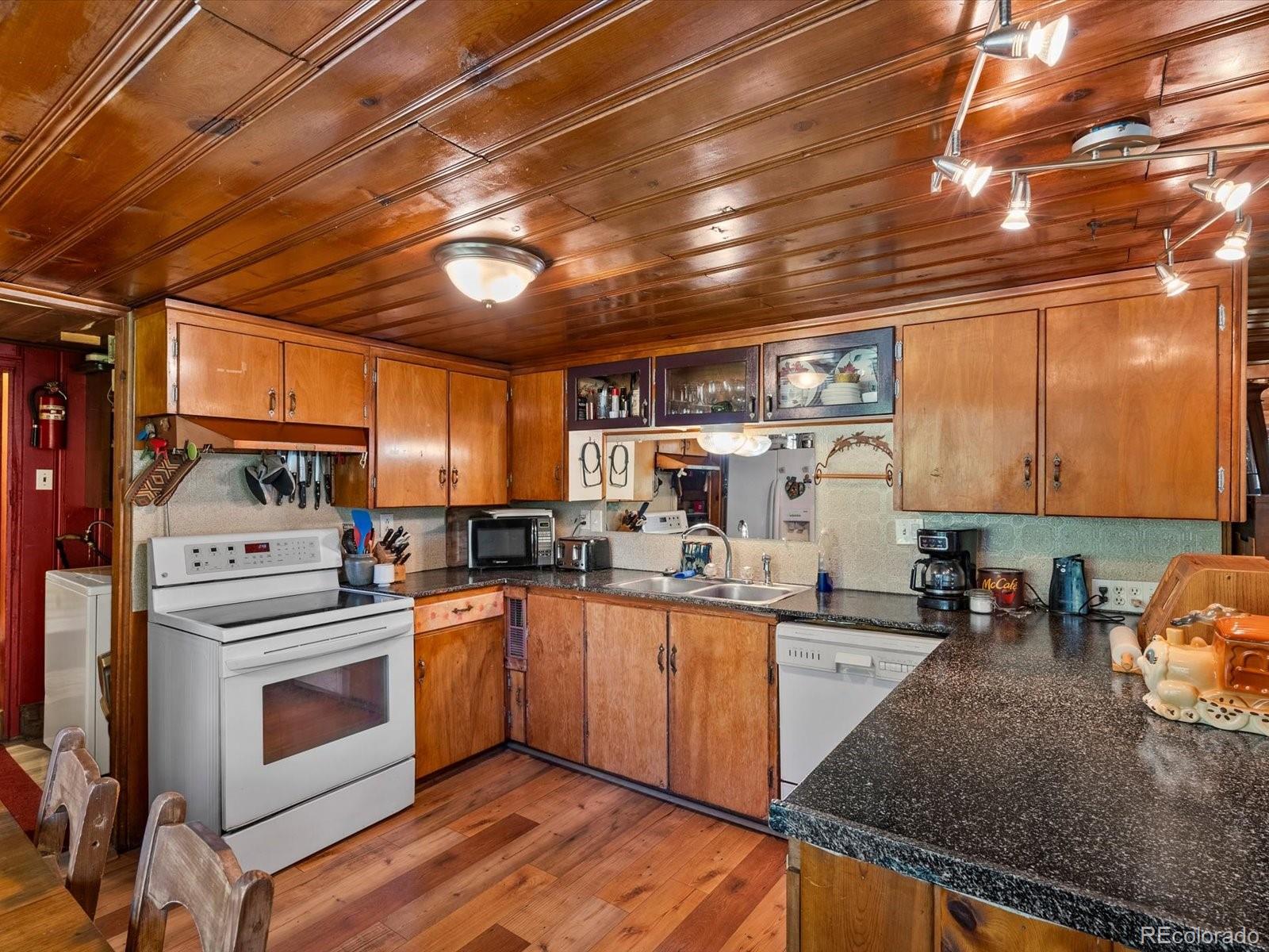MLS Image #15 for 10230 s deer creek road,littleton, Colorado