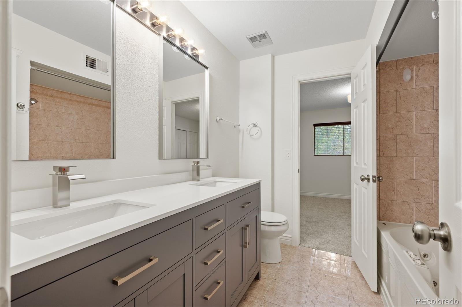 MLS Image #6 for 1060 s parker road,denver, Colorado