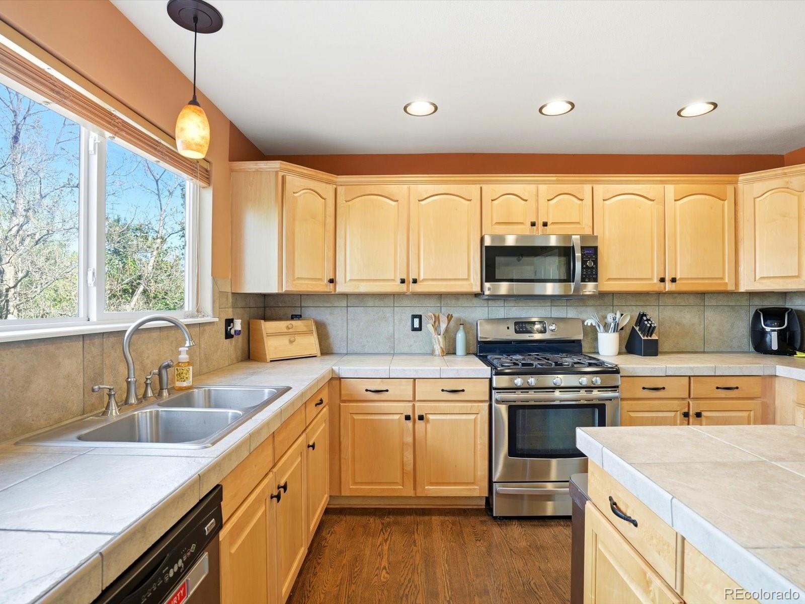 MLS Image #12 for 16681 e 106th way,commerce city, Colorado