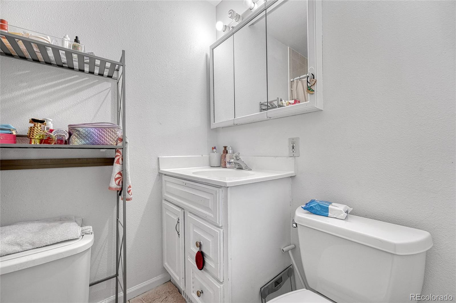 MLS Image #15 for 841 s oakland street,aurora, Colorado