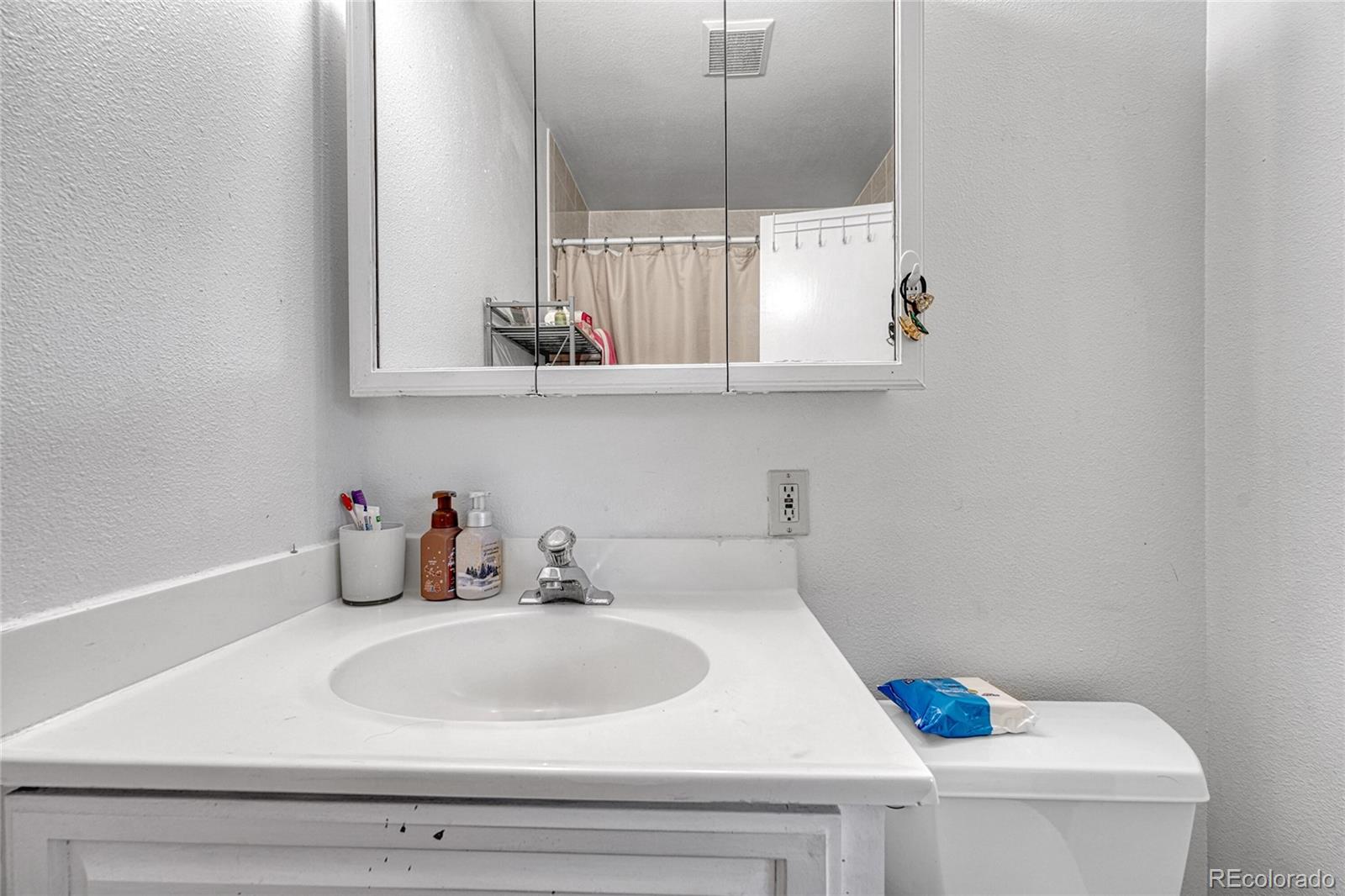 MLS Image #16 for 841 s oakland street,aurora, Colorado