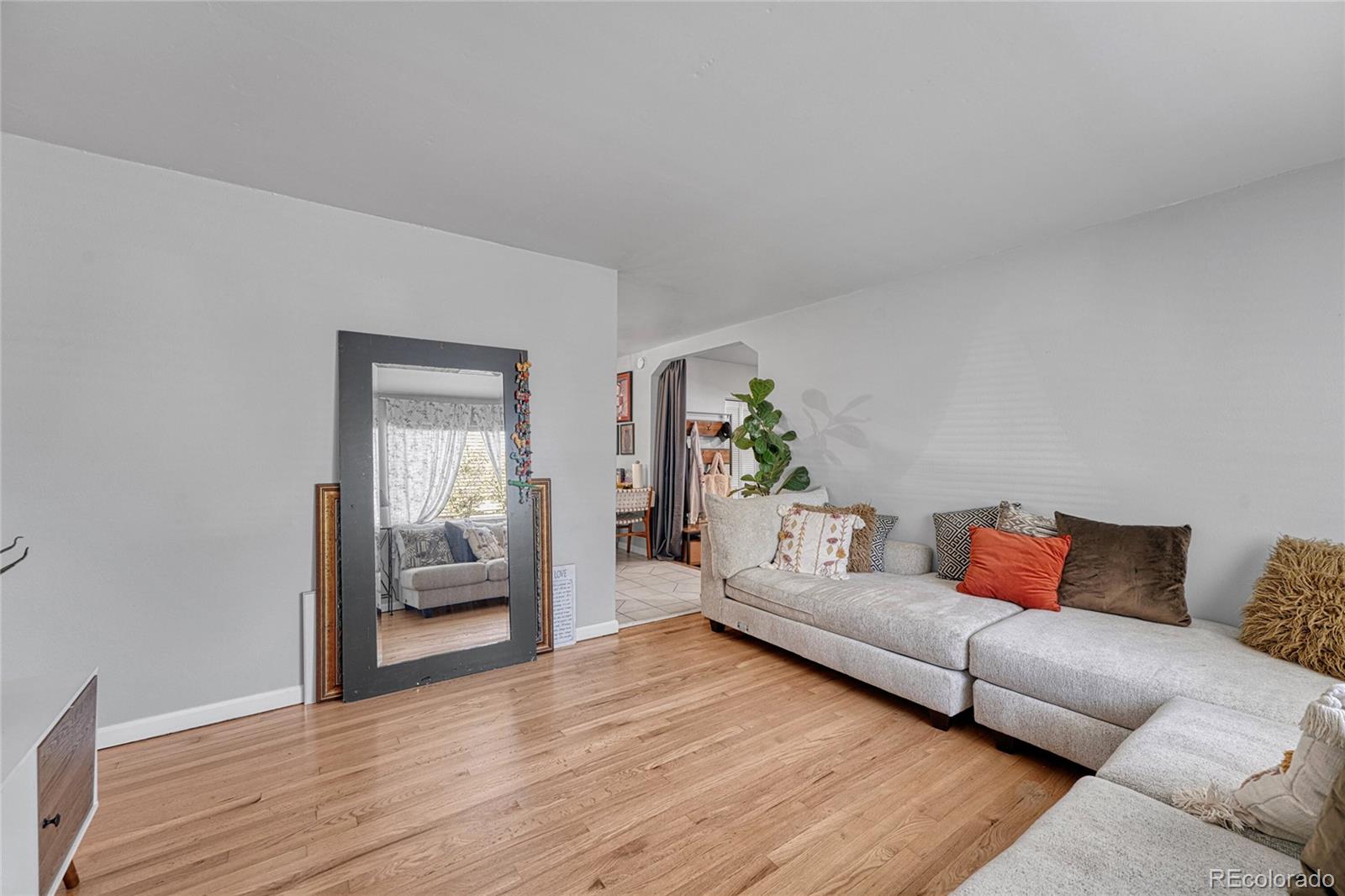MLS Image #4 for 841 s oakland street,aurora, Colorado