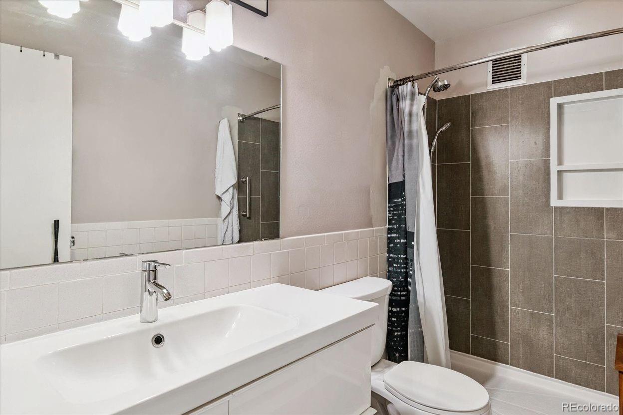 MLS Image #12 for 725 s clinton street,denver, Colorado
