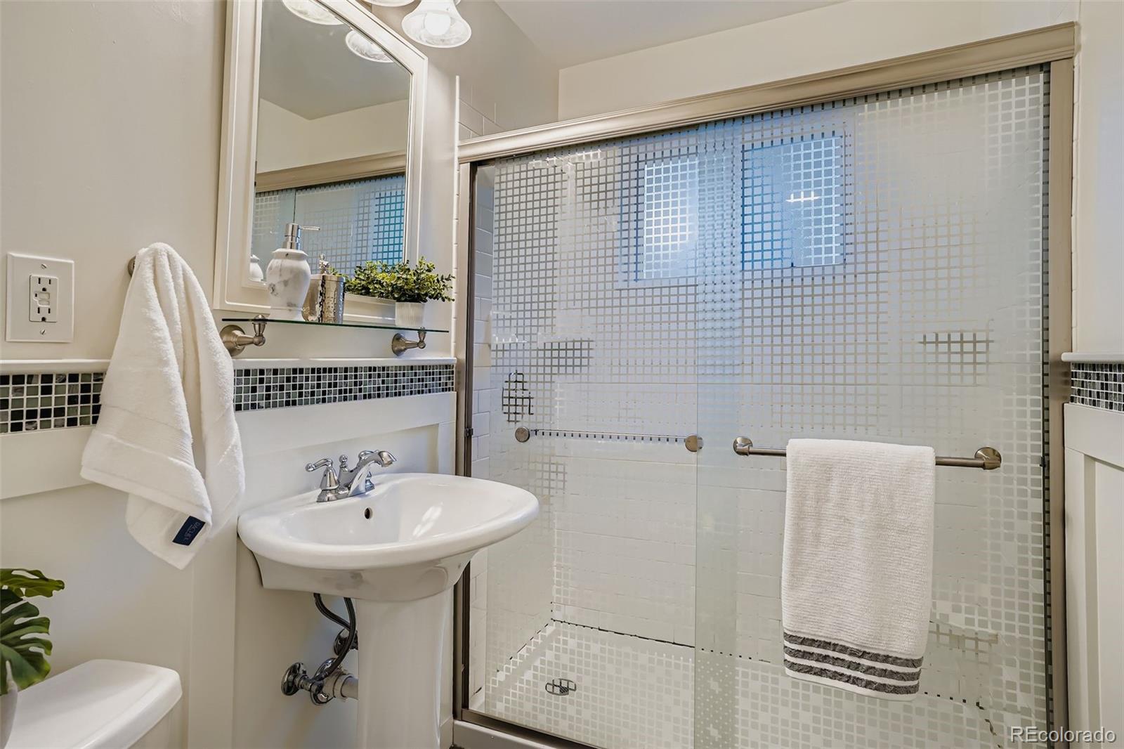 MLS Image #17 for 2935 s york street,denver, Colorado