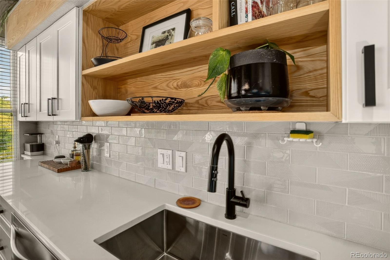 MLS Image #3 for 837 e 17th avenue,denver, Colorado