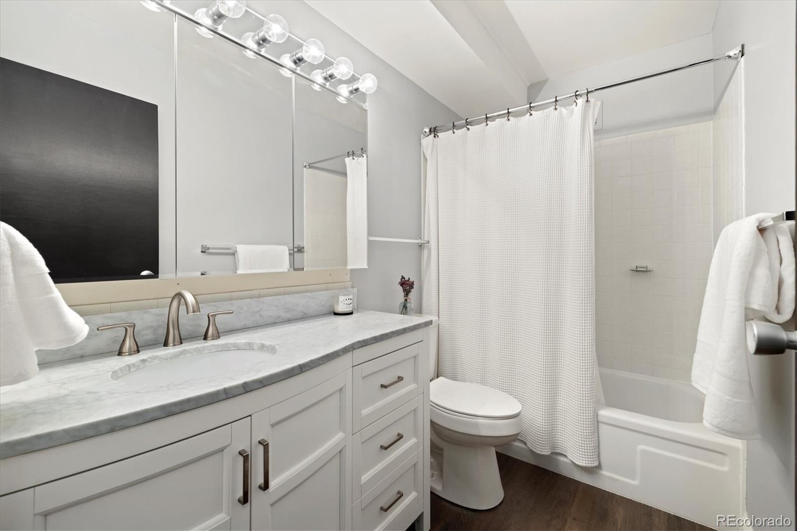 MLS Image #10 for 580 s clinton street,denver, Colorado