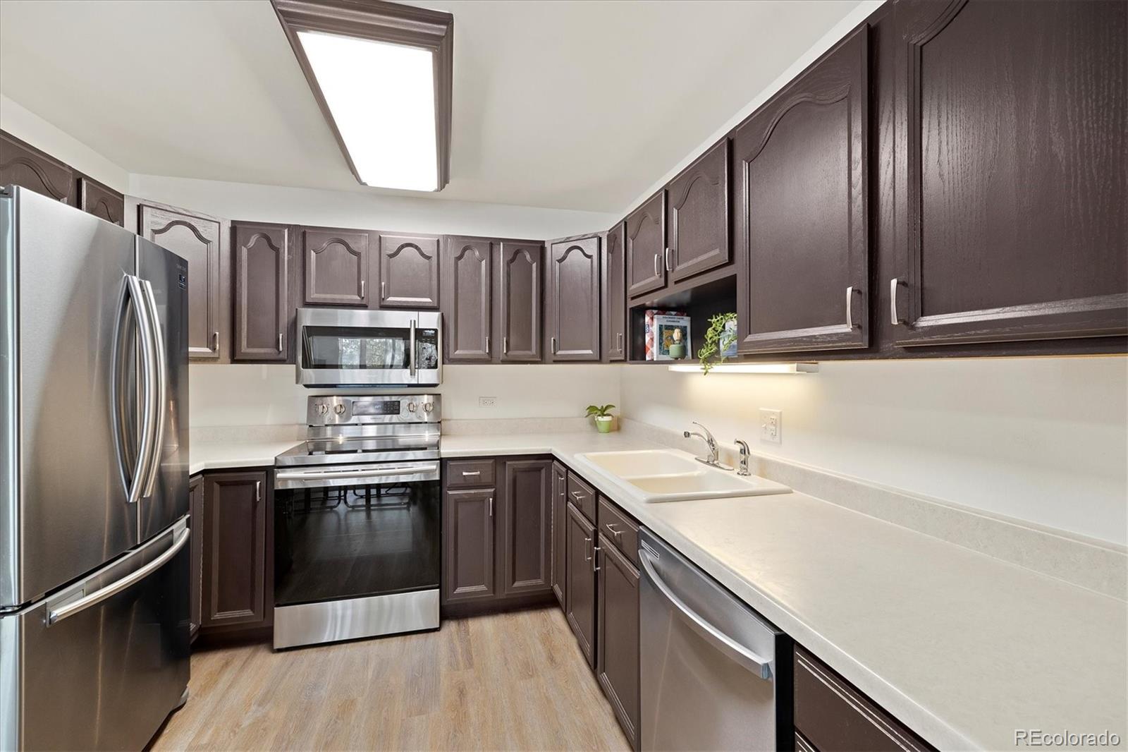 MLS Image #6 for 580 s clinton street,denver, Colorado