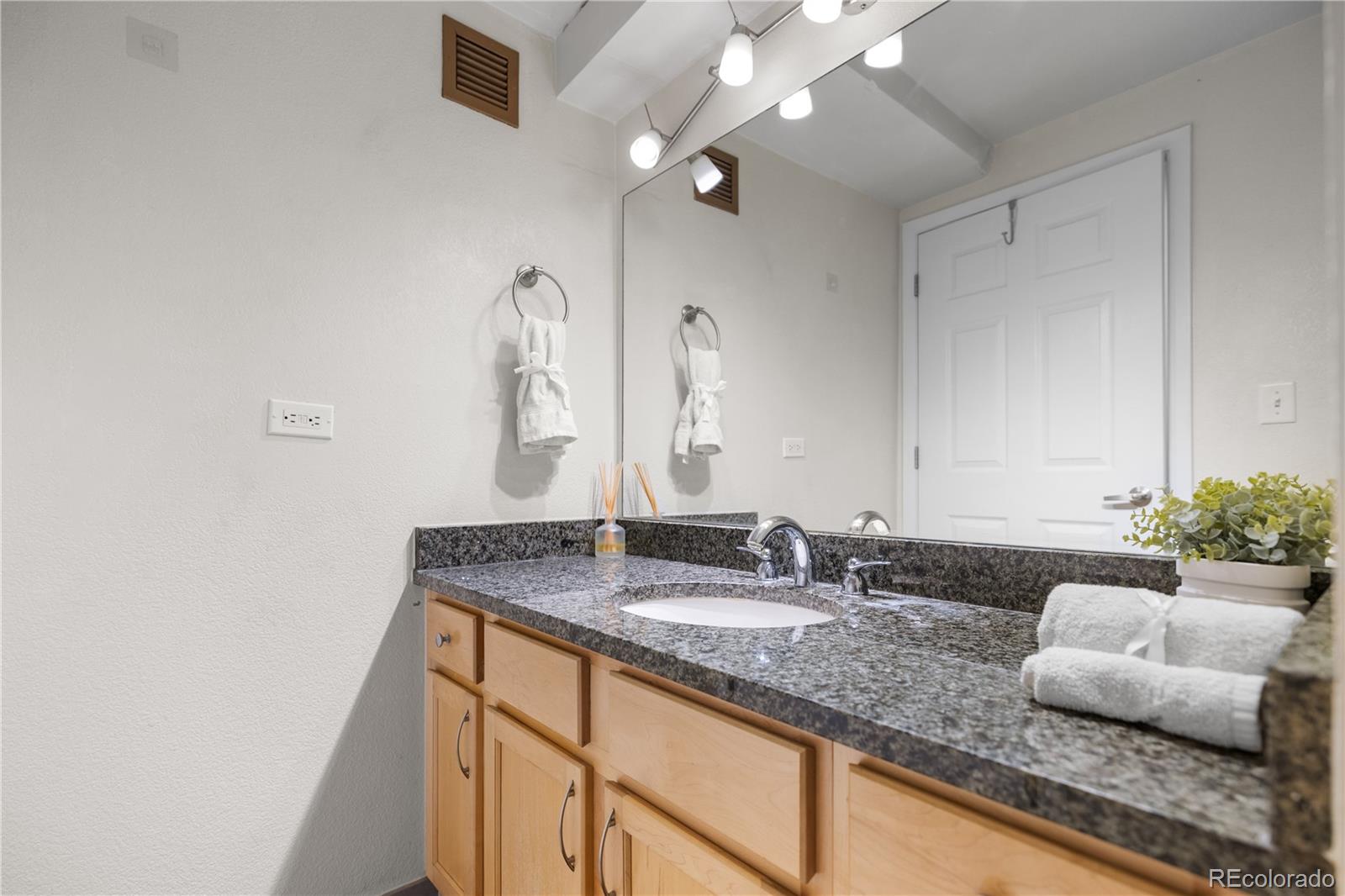 MLS Image #18 for 444  17th street 808,denver, Colorado