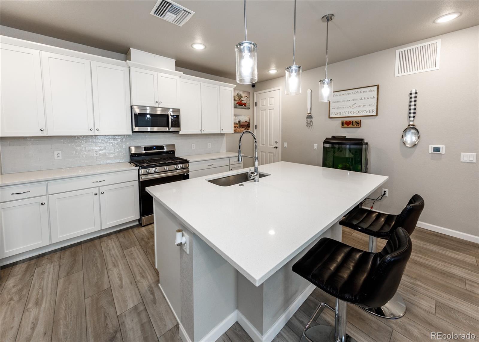 MLS Image #16 for 6153 n ceylon street,denver, Colorado