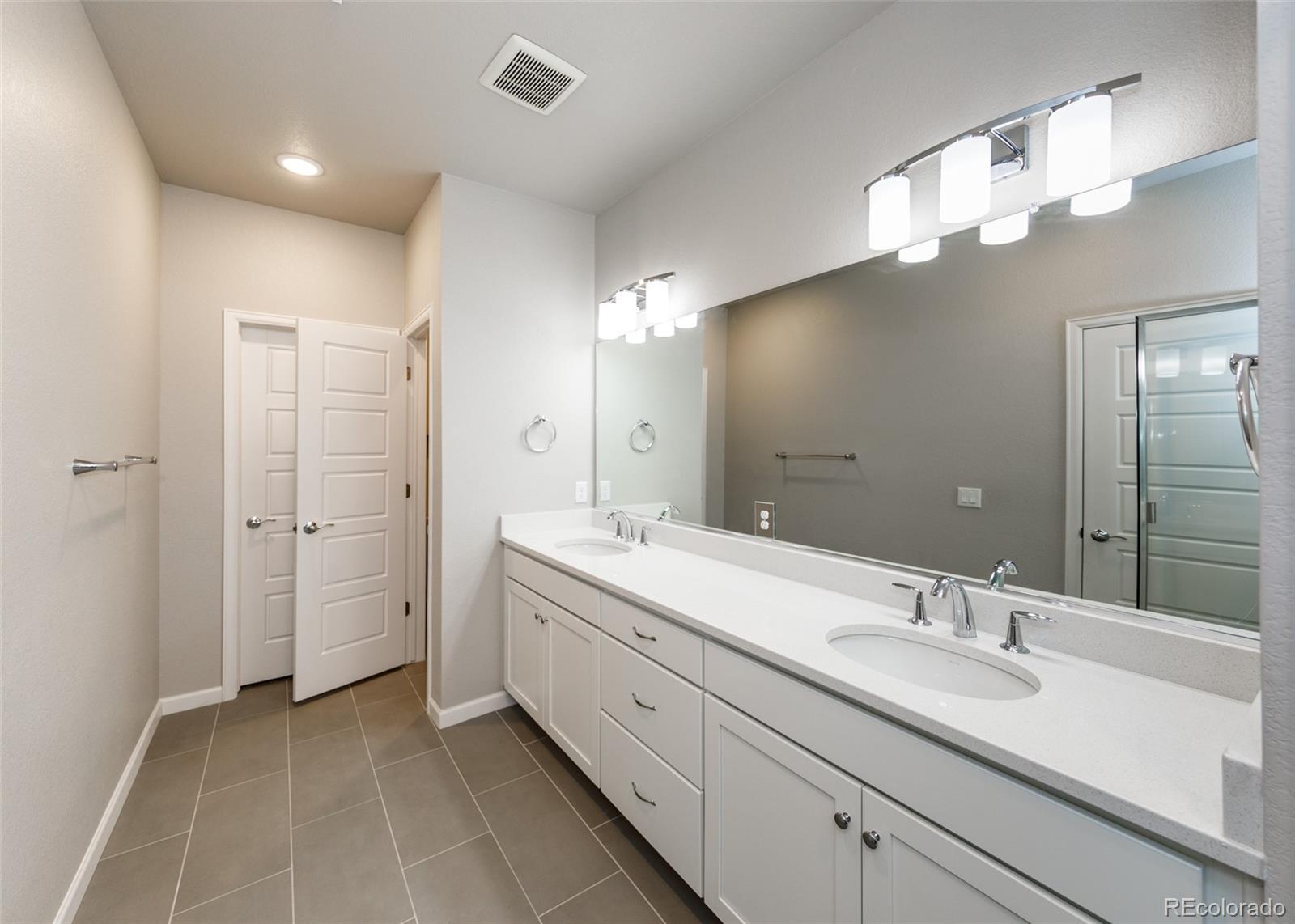 MLS Image #28 for 6153 n ceylon street,denver, Colorado