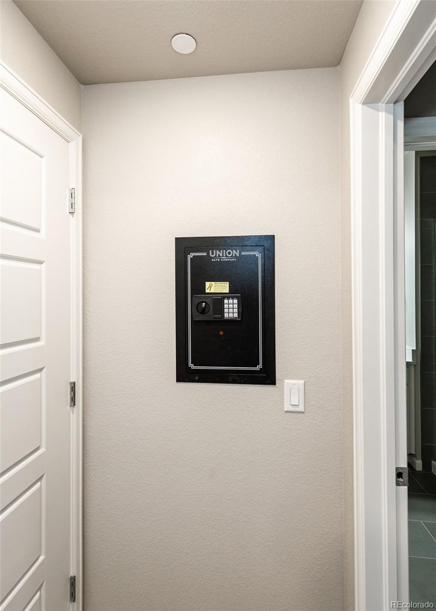 MLS Image #36 for 6153 n ceylon street,denver, Colorado