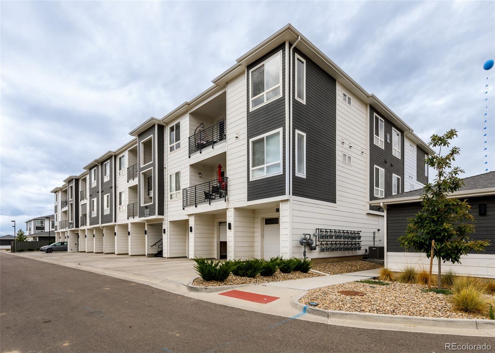 MLS Image #46 for 6153 n ceylon street,denver, Colorado