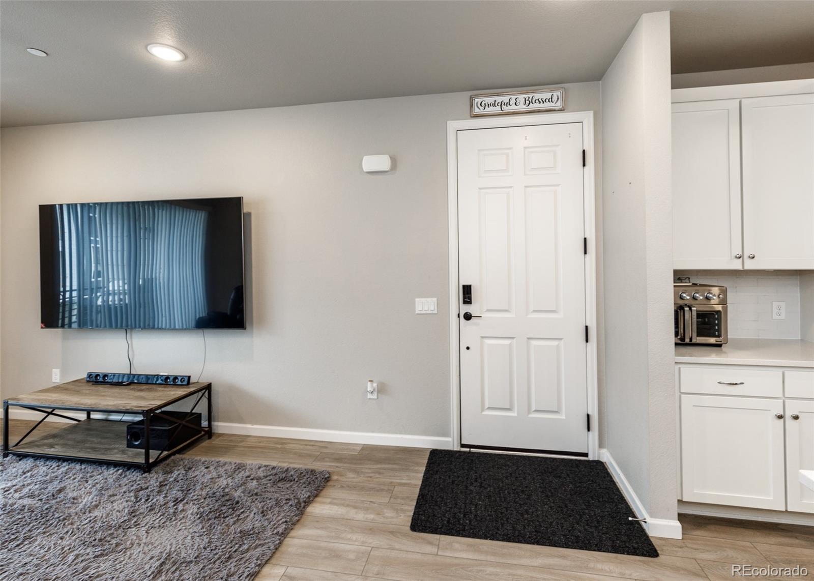 MLS Image #6 for 6153 n ceylon street,denver, Colorado