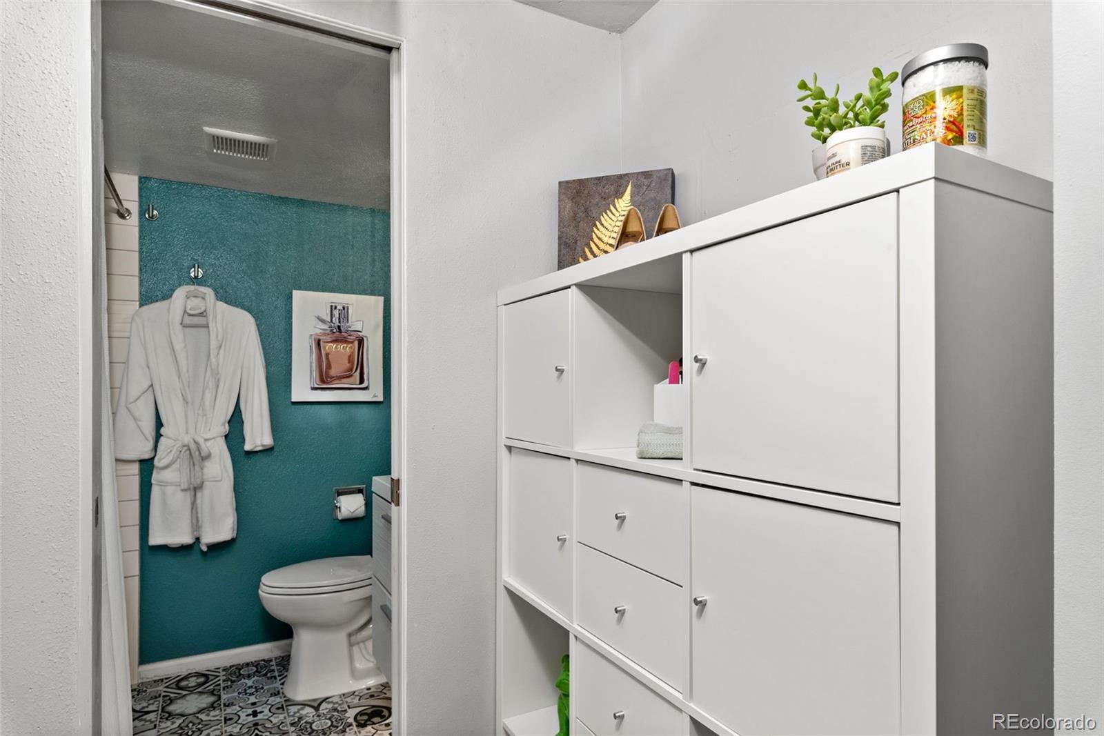 MLS Image #4 for 100 s clarkson street 105,denver, Colorado
