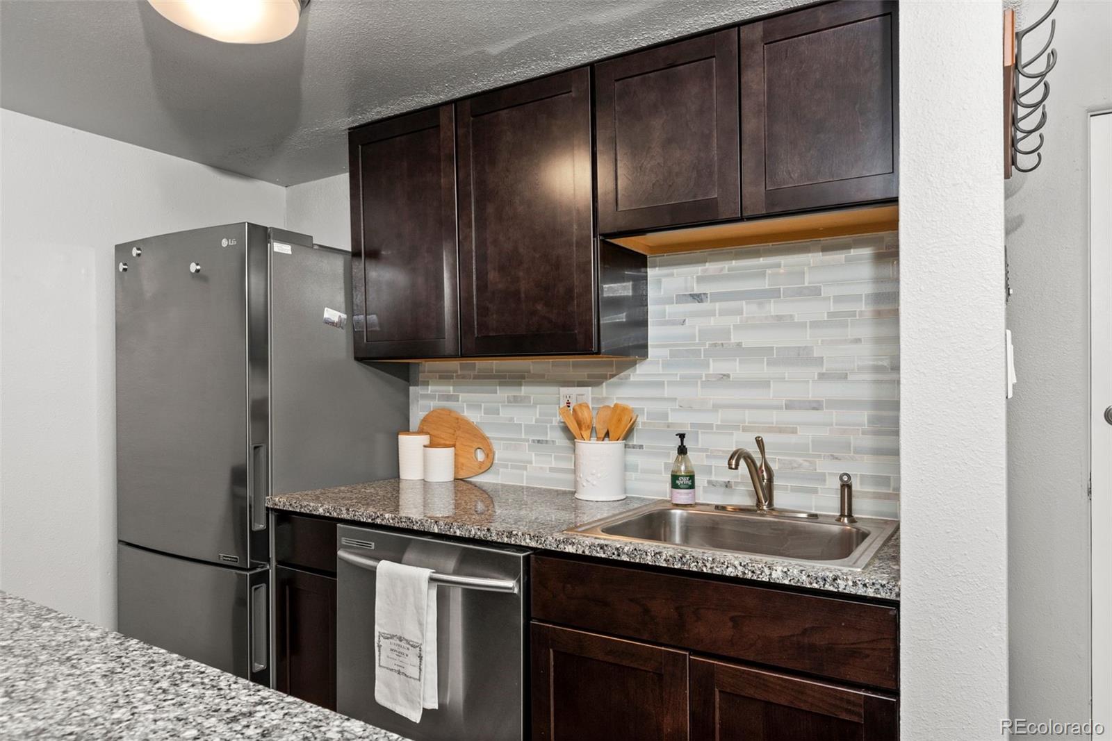 MLS Image #7 for 100 s clarkson street 105,denver, Colorado