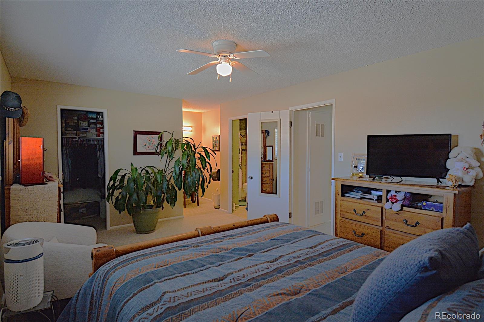MLS Image #10 for 9049 e nassau avenue,denver, Colorado
