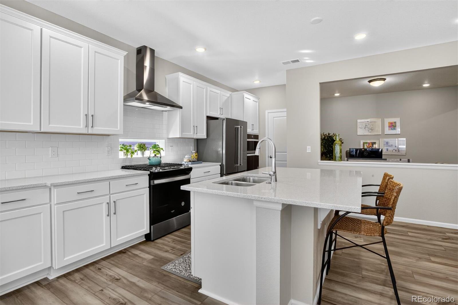 MLS Image #3 for 5136 n quemoy court,aurora, Colorado