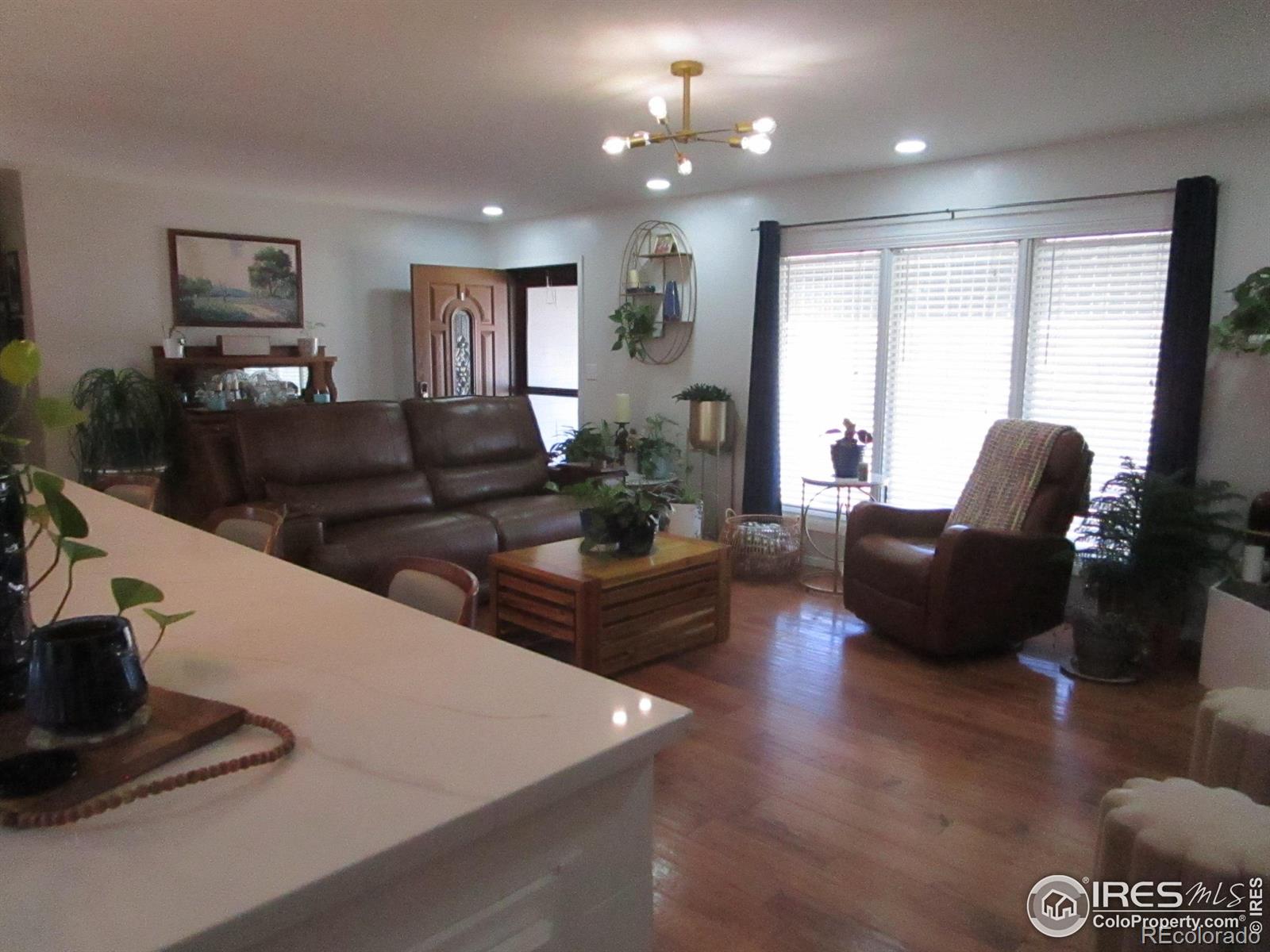 MLS Image #4 for 322  vine street,burlington, Colorado