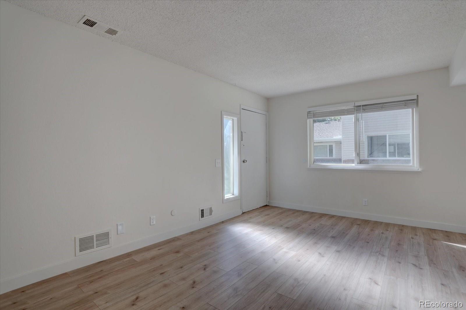 MLS Image #4 for 9005 e lehigh avenue 19,denver, Colorado