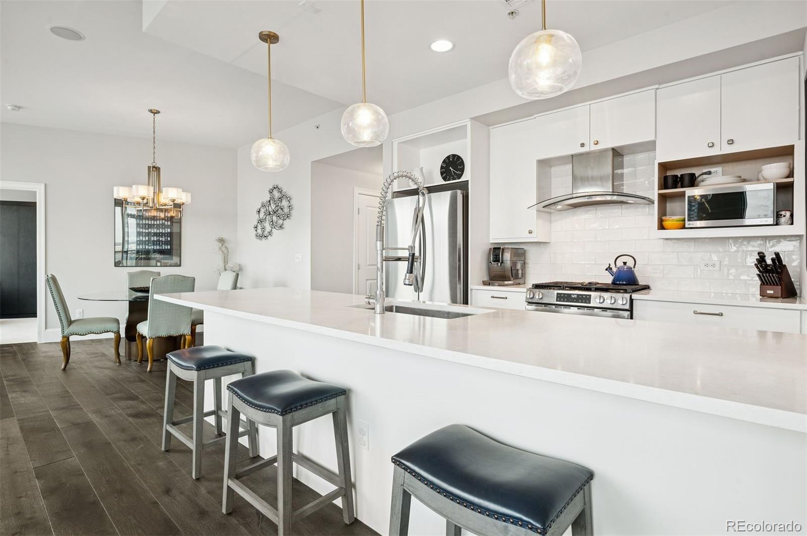 MLS Image #20 for 2001  lincoln street 1810,denver, Colorado