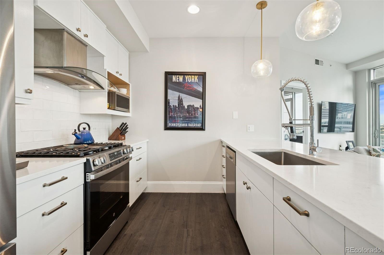 MLS Image #22 for 2001  lincoln street 1810,denver, Colorado