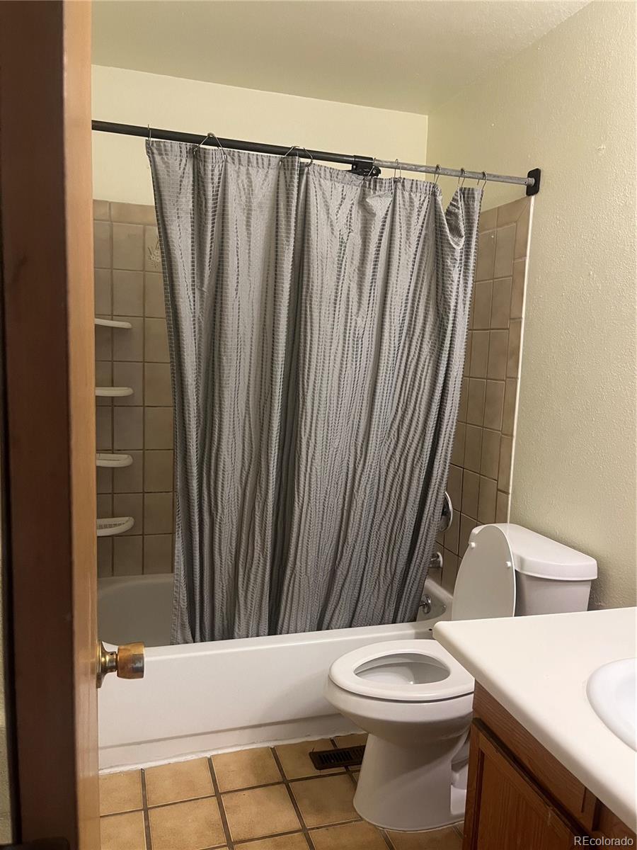 MLS Image #14 for 2529  devonshire court,denver, Colorado