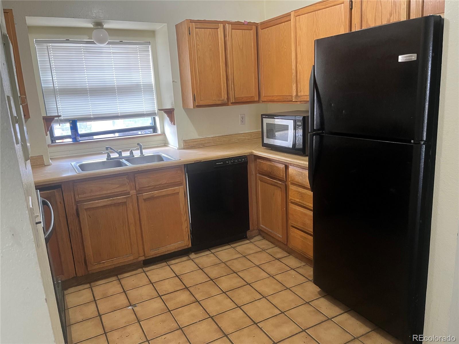 MLS Image #7 for 2529  devonshire court,denver, Colorado