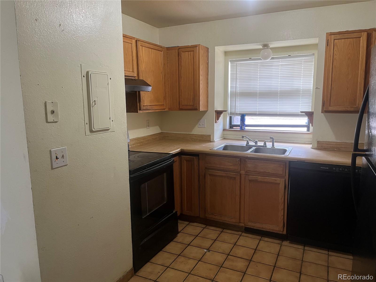 MLS Image #8 for 2529  devonshire court,denver, Colorado