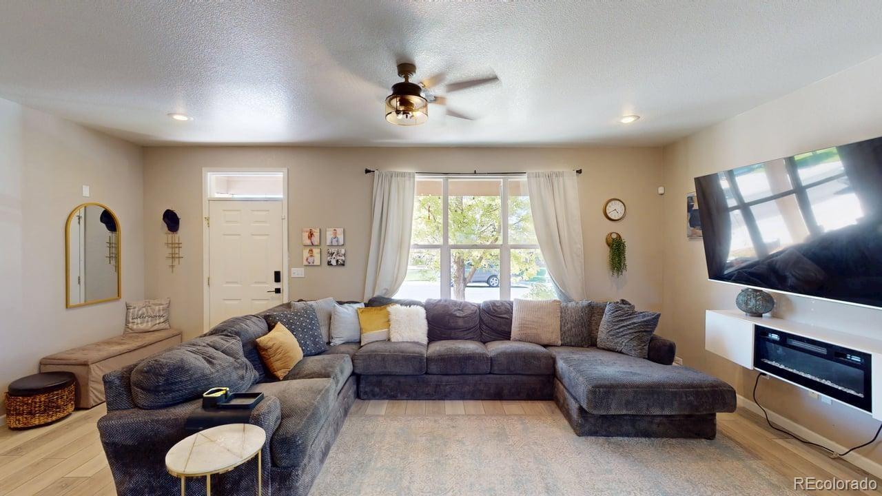 MLS Image #4 for 2372  asoka street,strasburg, Colorado