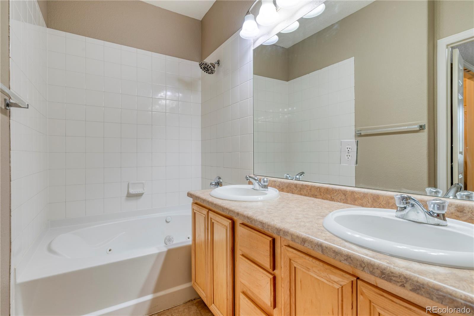 MLS Image #10 for 15700 e jamison drive,englewood, Colorado