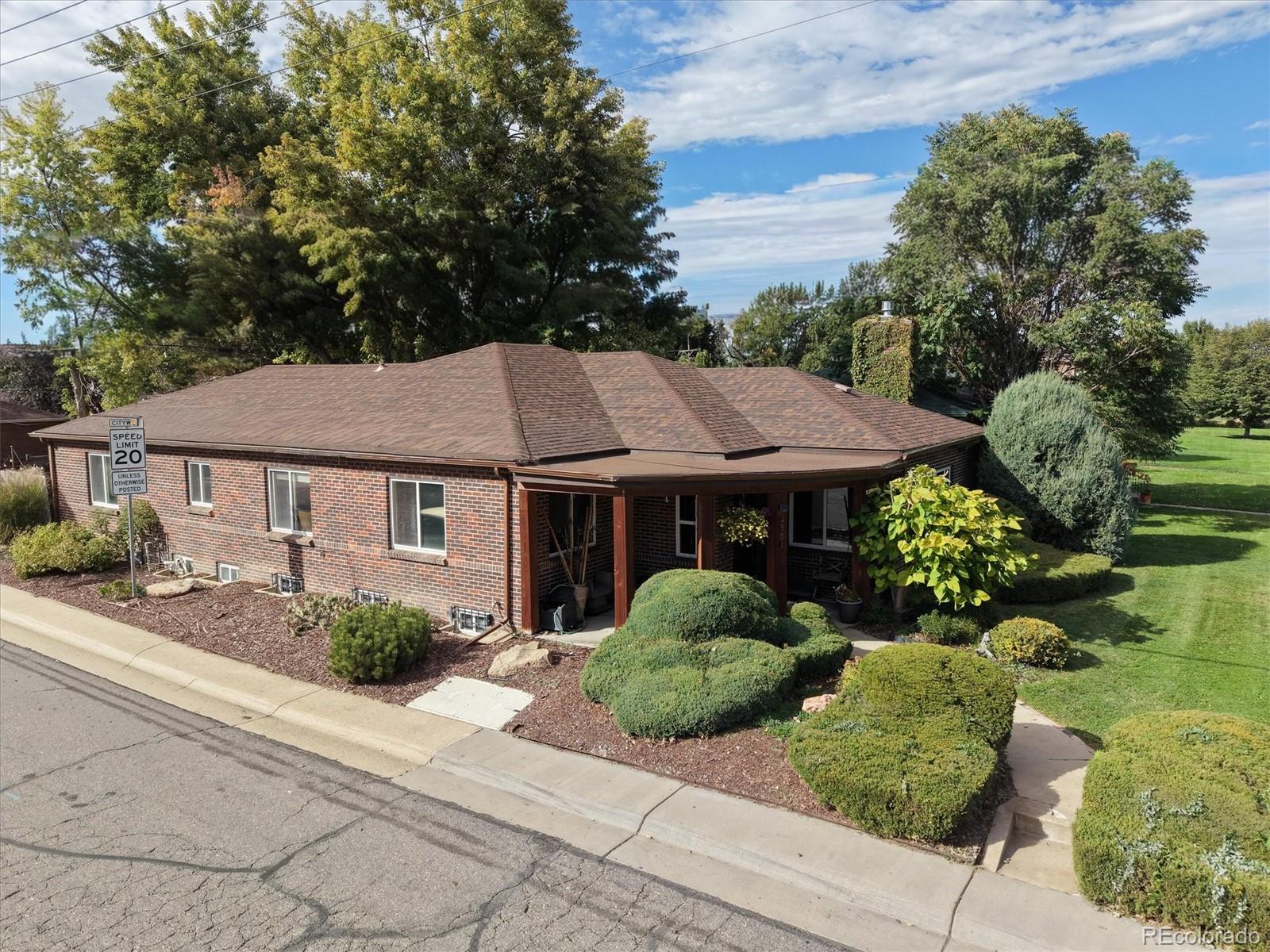 MLS Image #1 for 2901  monaco parkway,denver, Colorado