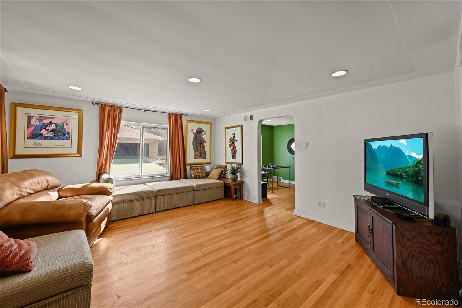 MLS Image #11 for 2901  monaco parkway,denver, Colorado