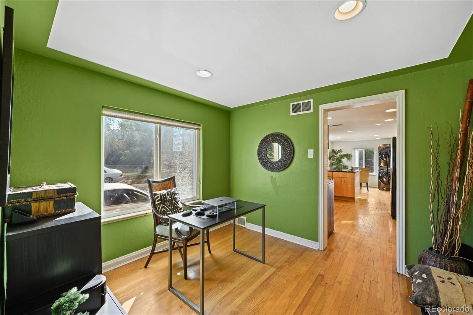 MLS Image #14 for 2901  monaco parkway,denver, Colorado