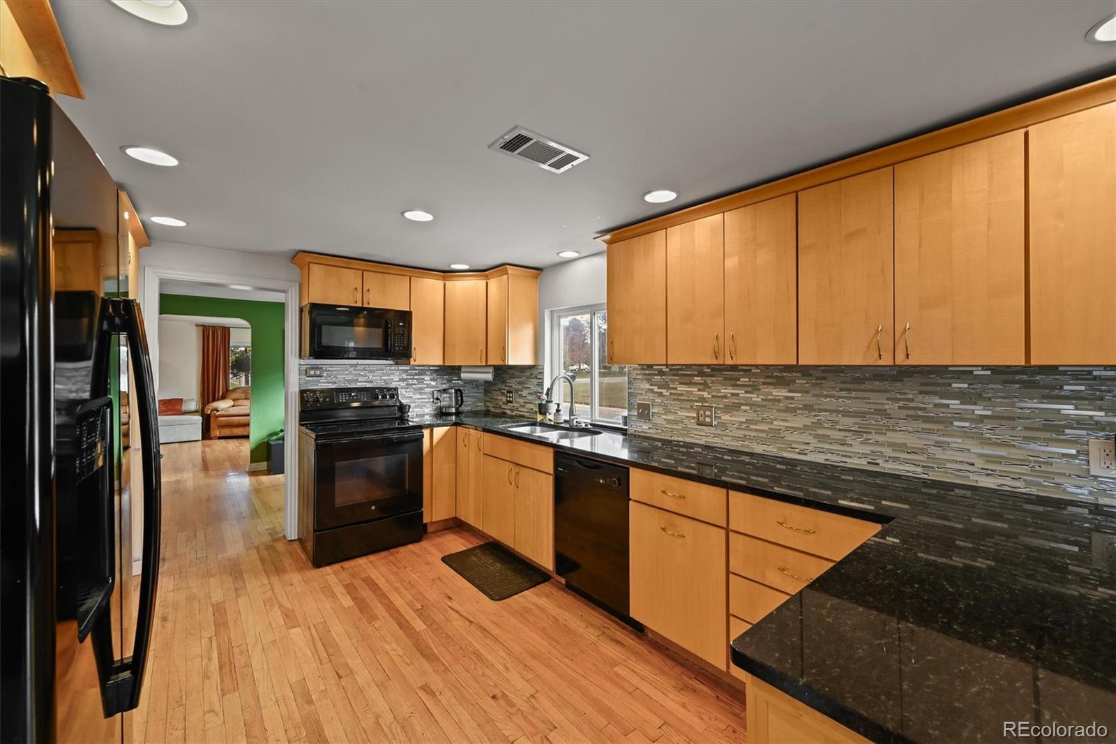 MLS Image #16 for 2901  monaco parkway,denver, Colorado