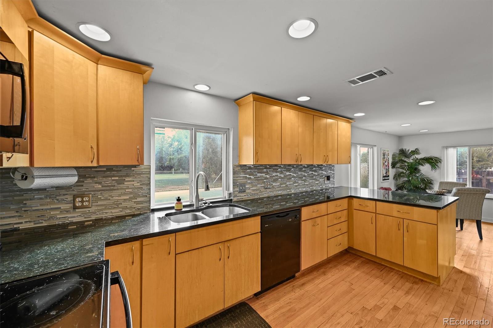 MLS Image #17 for 2901  monaco parkway,denver, Colorado
