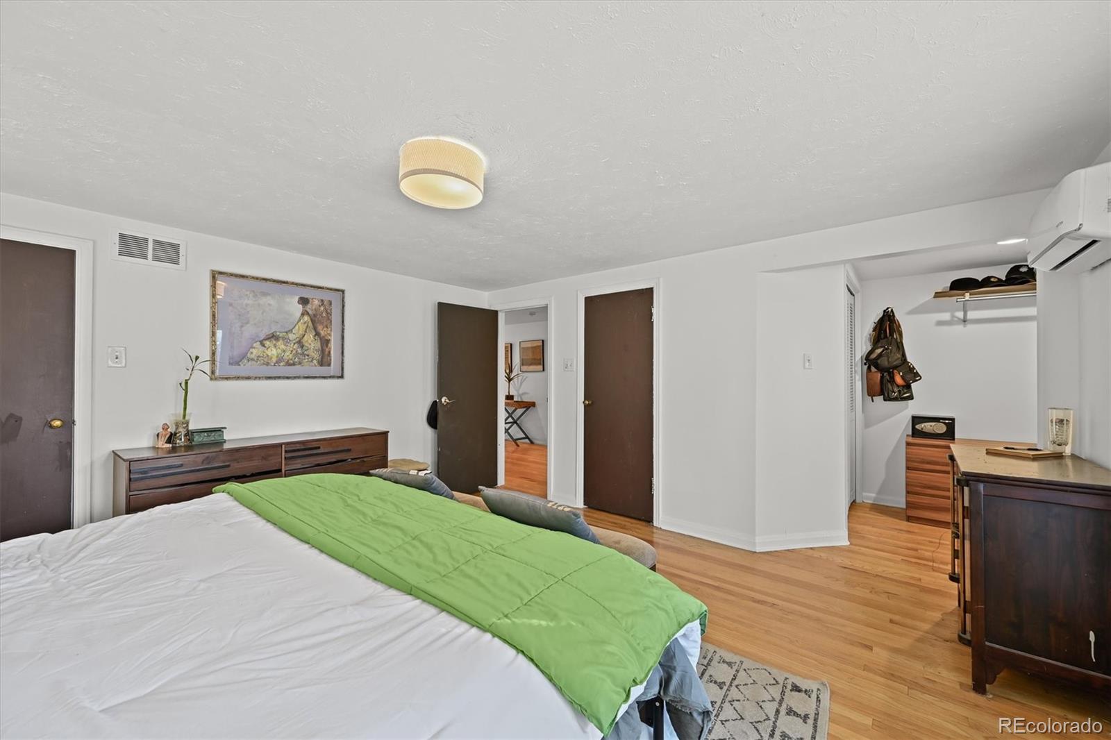 MLS Image #24 for 2901  monaco parkway,denver, Colorado
